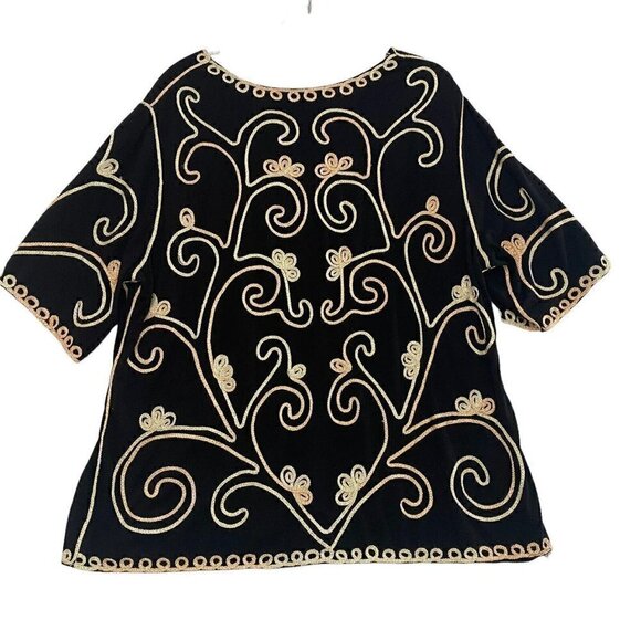 St Tropez West Appliqued Short Sleeve Top Black Round Neck Size 1X - Picture 3 of 5